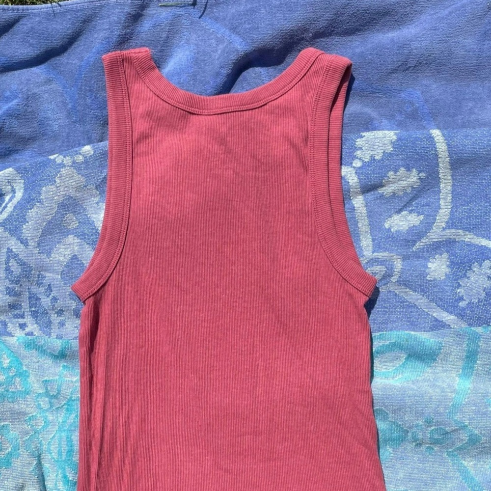 Lowered! 💥 Women’s Ribbed Tank Top - Picture 2 of 3